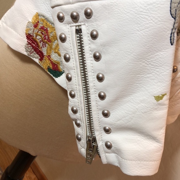 NWT Blanknyc White Embroider Leather Jacket Size M - Picture 6 of 14